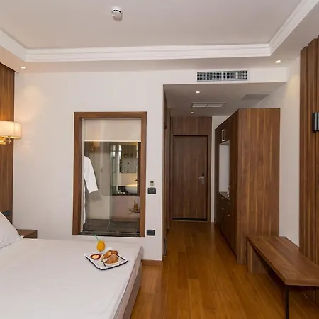 Deluxe & Executive By Rafaelo فندق