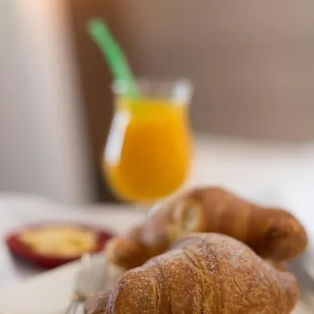 Deluxe & Executive By Rafaelo