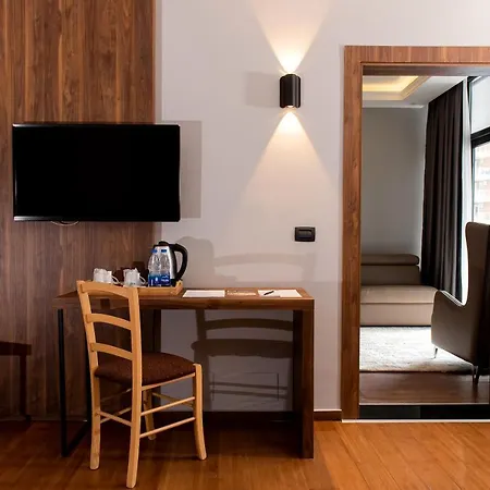 Deluxe & Executive By Rafaelo فندق