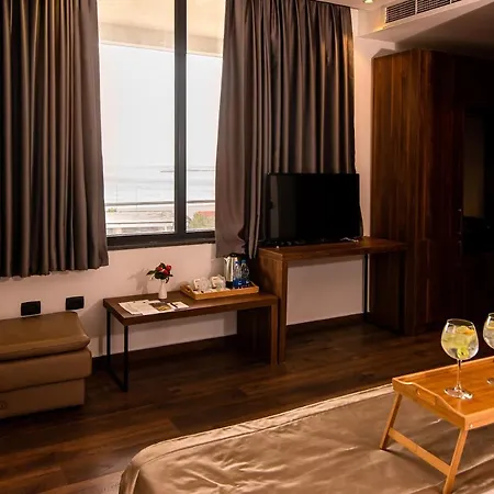 Deluxe & Executive By Rafaelo فندق Shëngjin