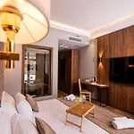 Deluxe & Executive By Rafaelo 5* Shëngjin