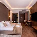 Deluxe & Executive By Rafaelo