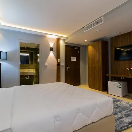 Deluxe & Executive By Rafaelo Hotel 5*