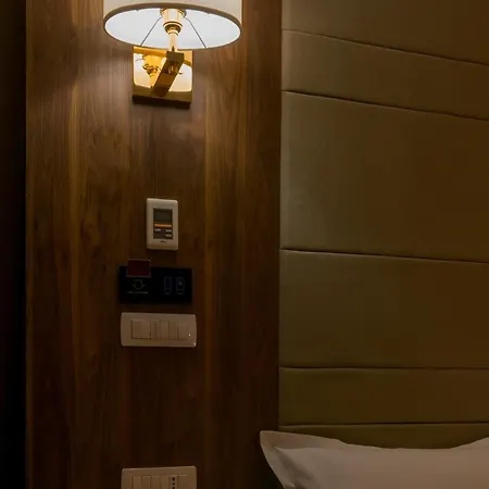 Deluxe & Executive By Rafaelo Hotel 5*
