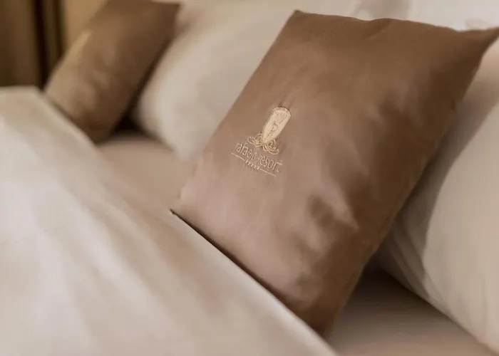 Deluxe & Executive By Rafaelo Hotel Shëngjin